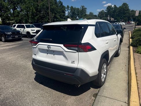 Used 2025 Toyota RAV4 LE AWD/4WD image 4