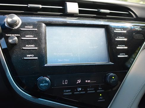 Used 2018 Toyota Camry SE w/ Convenience Package FWD image 15