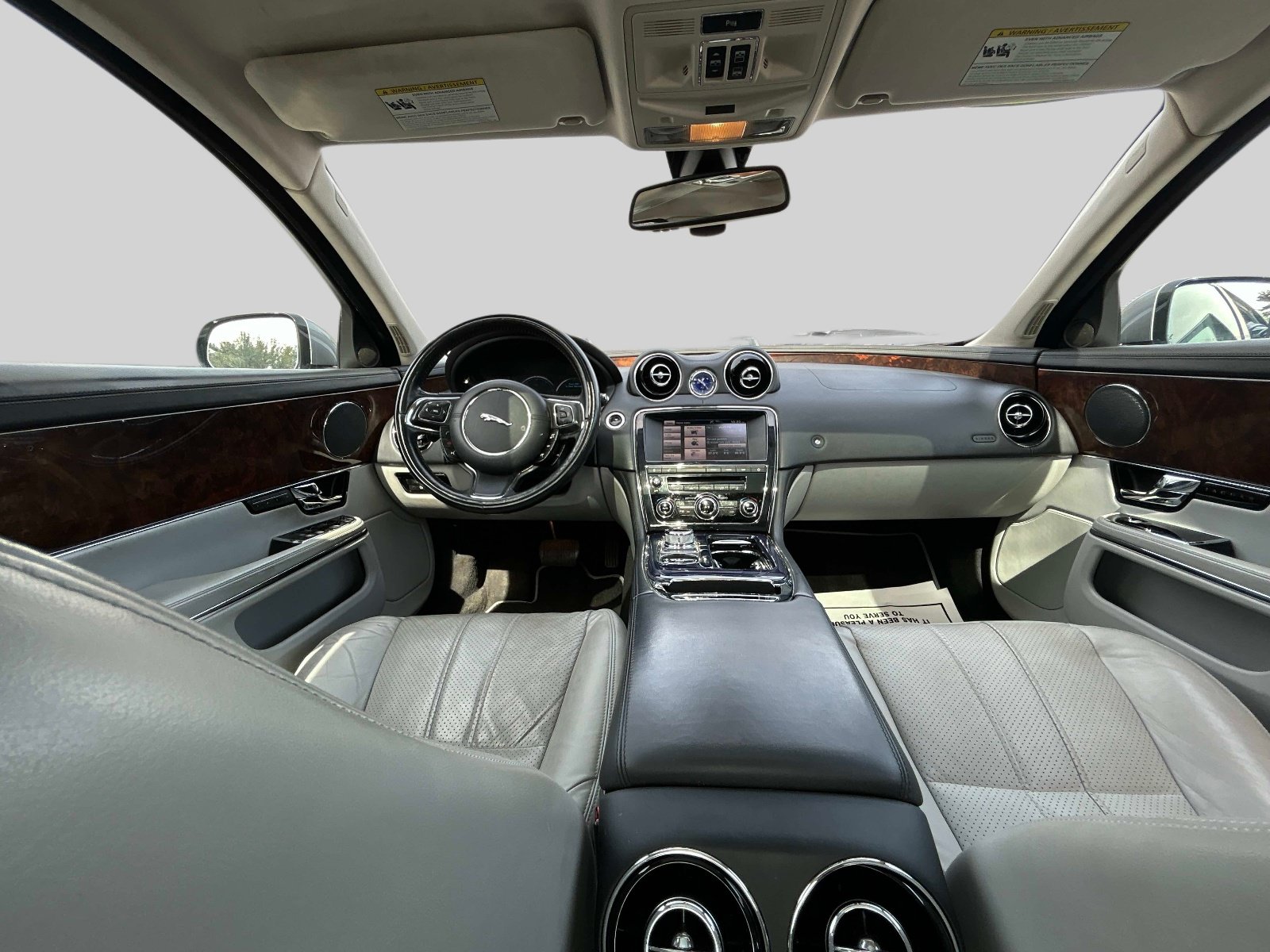Used 2012 Jaguar XJ RWD image 17