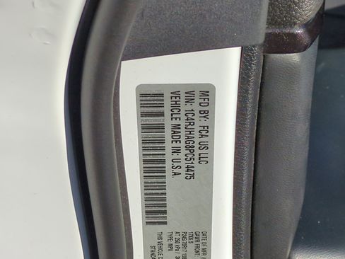 Certified 2023 Jeep Grand Cherokee Laredo image 25