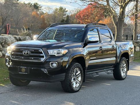 Used 2016 Toyota Tacoma Limited image 11