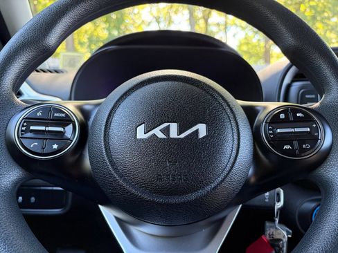 Used 2025 Kia Soul LX w/ LX Technology Package FWD image 25