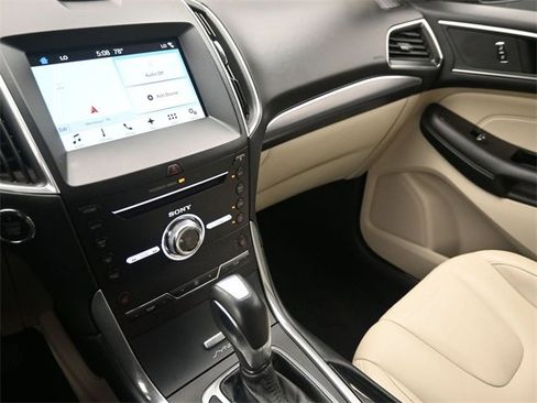 Used 2017 Ford Edge Titanium w/ Technology Package image 31