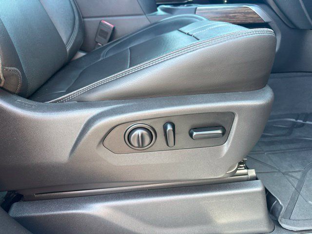Used 2019 Chevrolet Silverado 1500 High Country w/ Technology Package AWD/4WD image 31