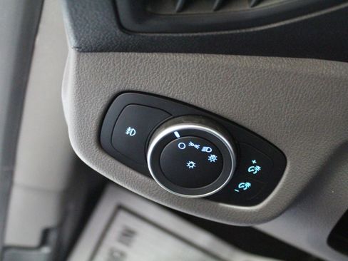 Used 2019 Ford Transit Connect XLT image 11