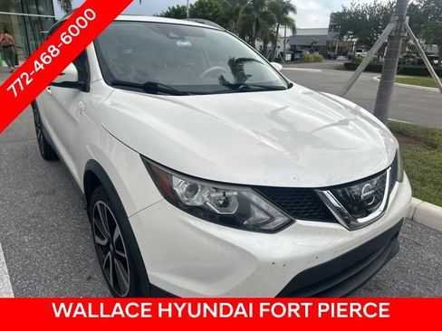 Used 2017 Nissan Rogue Sport SL w/ SL Premium Package FWD image 3