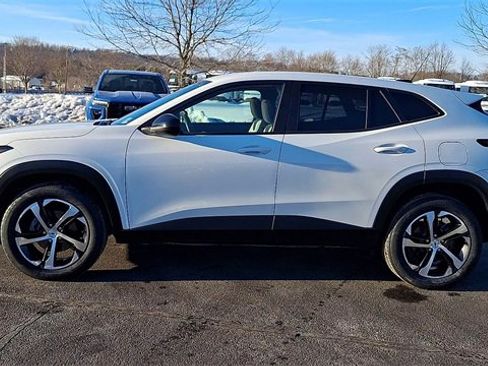 Certified 2024 Chevrolet Trax RS w/ Driver Confidence Package image 5