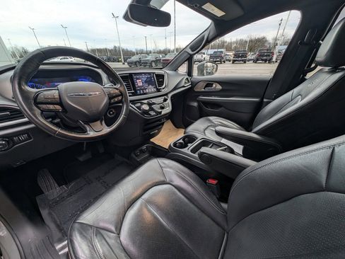 Used 2020 Chrysler Pacifica Touring-L w/ Advanced Safetytec Group image 12