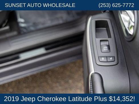 Used 2019 Jeep Cherokee Latitude Plus AWD/4WD image 62