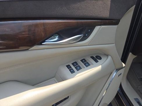Used 2017 Cadillac Escalade Premium Luxury AWD/4WD image 16