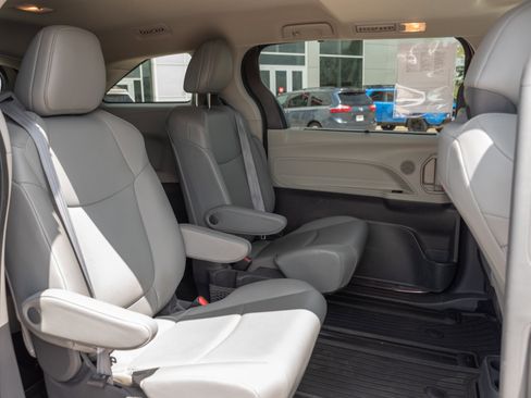 Used 2021 Toyota Sienna XLE w/ XLE Plus Package AWD/4WD image 21