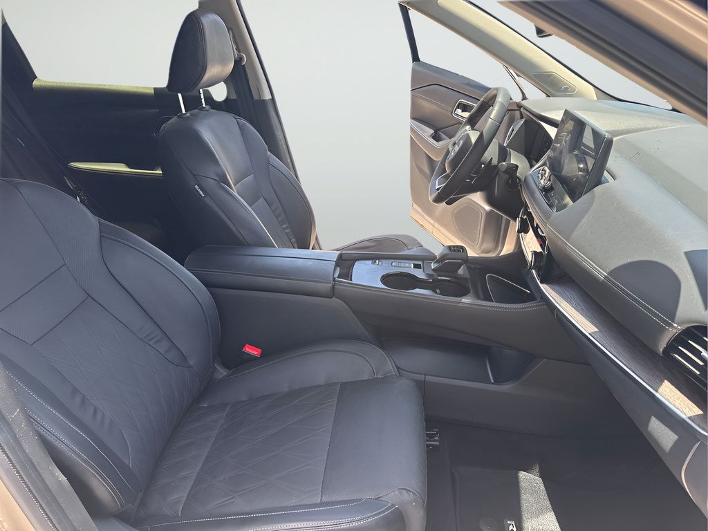 Used 2024 Nissan Rogue Platinum FWD image 39