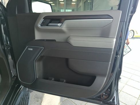 Used 2022 GMC Sierra 1500 SLT AWD/4WD image 32