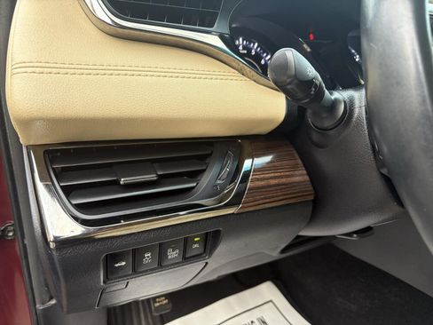 Used 2014 Toyota Avalon XLE image 16