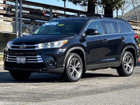 Used 2019 Toyota Highlander LE w/ Carpet Mat Package (TMS) image 8