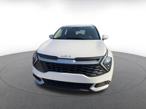 Used 2025 Kia Sportage LX image 3
