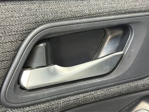 Used 2023 Nissan Rogue SV AWD/4WD image 9