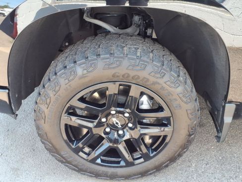 Used 2024 Chevrolet Silverado 1500 Custom Trail Boss w/ Midnight Edition AWD/4WD image 8