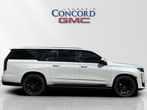 Used 2022 Cadillac Escalade ESV Sport w/ Touring Package AWD/4WD image 3