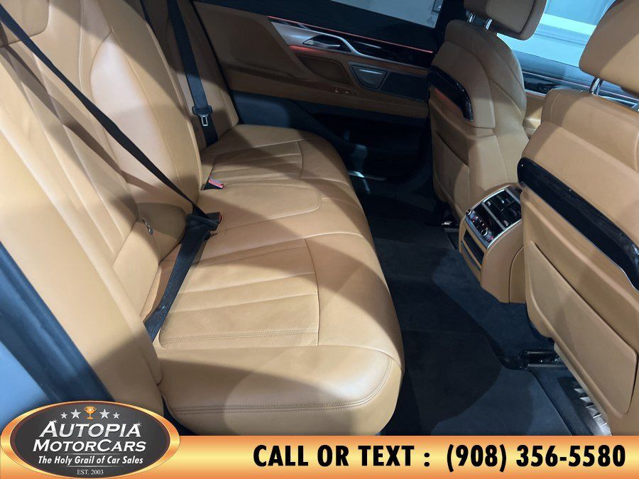 Used 2022 BMW 740i w/ M Sport Package RWD image 17