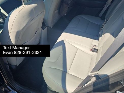 Used 2017 Kia Niro Touring FWD image 8