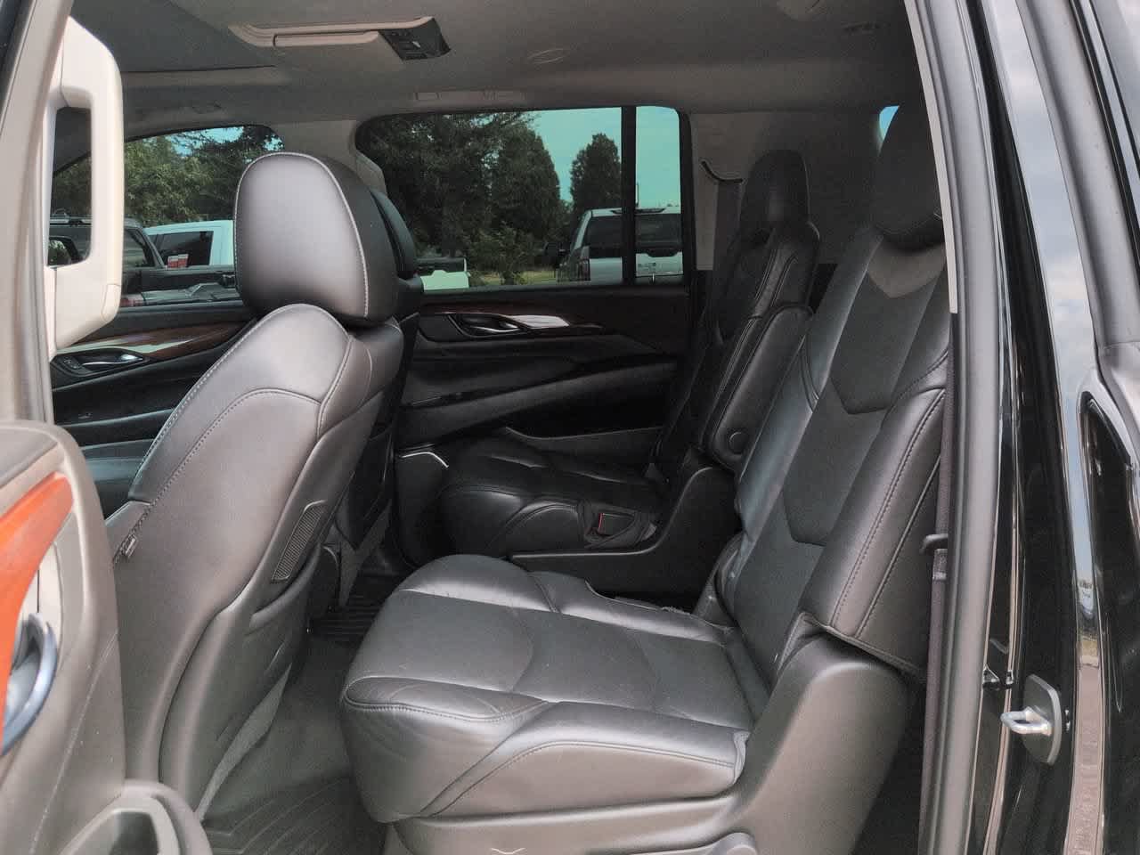 Used 2016 Cadillac Escalade ESV Luxury AWD/4WD image 14