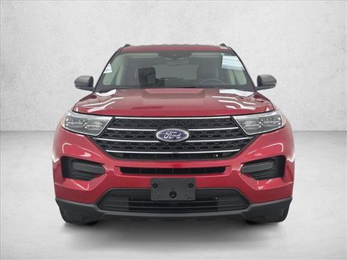 Used 2023 Ford Explorer XLT RWD image 2