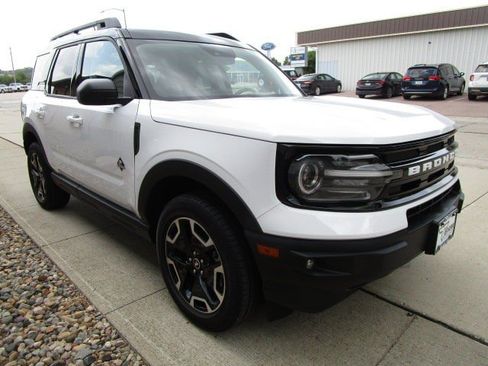 Used 2024 Ford Bronco Sport Outer Banks w/ Tech Package AWD/4WD image 3