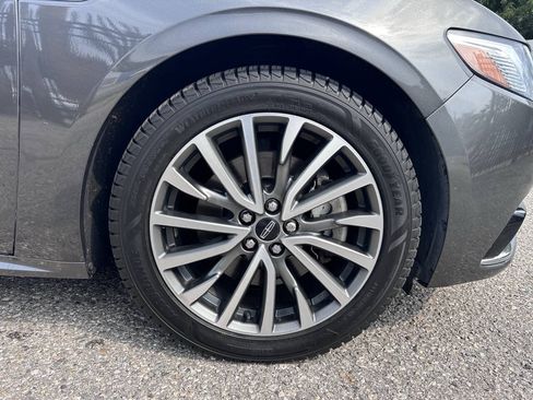Used 2018 Lincoln Continental Select w/ Continental Climate Package FWD image 9
