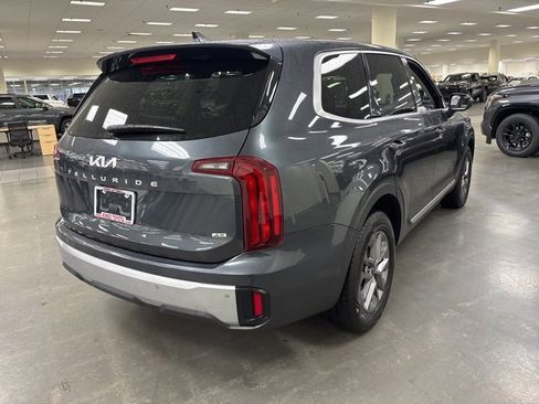 Used 2023 Kia Telluride LX image 7