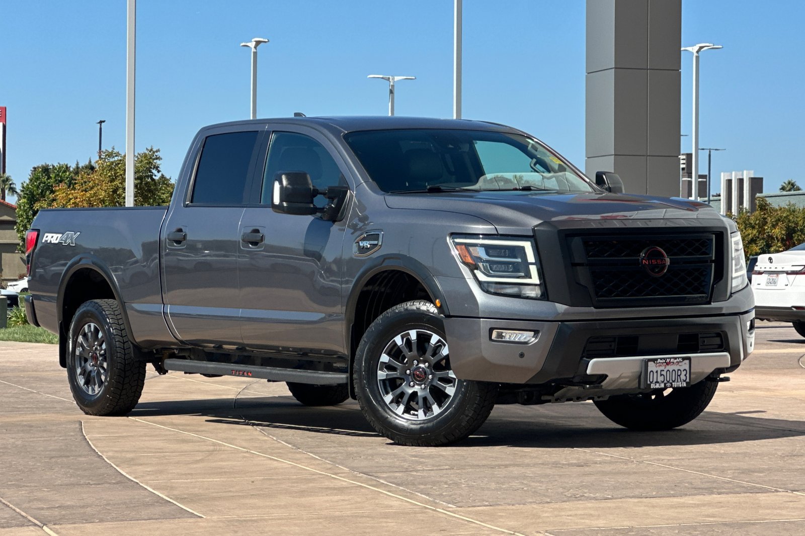 Used 2023 Nissan Titan PRO-4X w/ Pro-4x Convenience Package AWD/4WD image 2