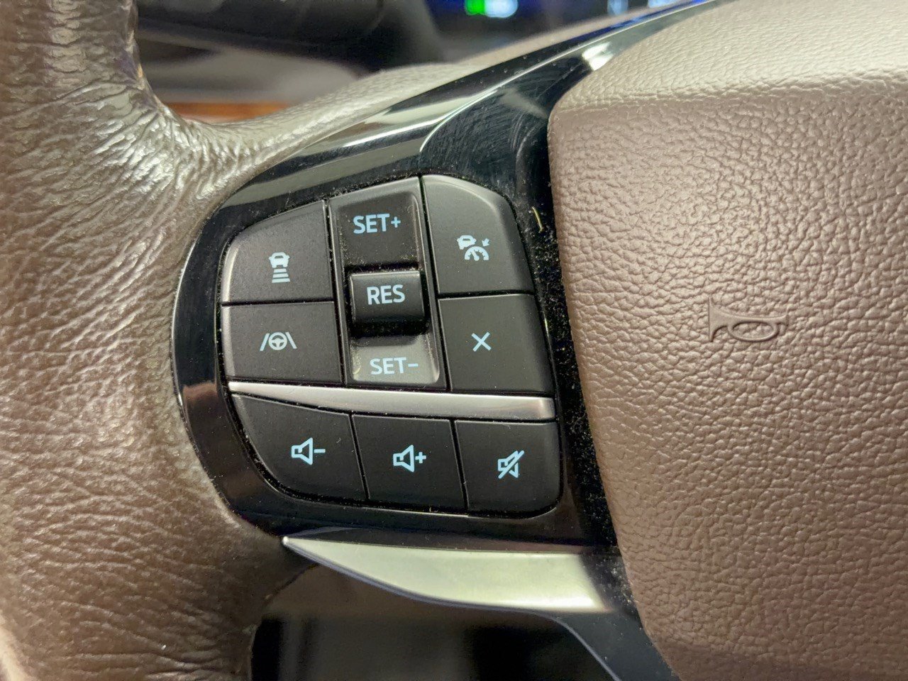 Certified 2022 Ford Explorer King Ranch w/ Class IV Trailer Tow Package AWD/4WD image 18