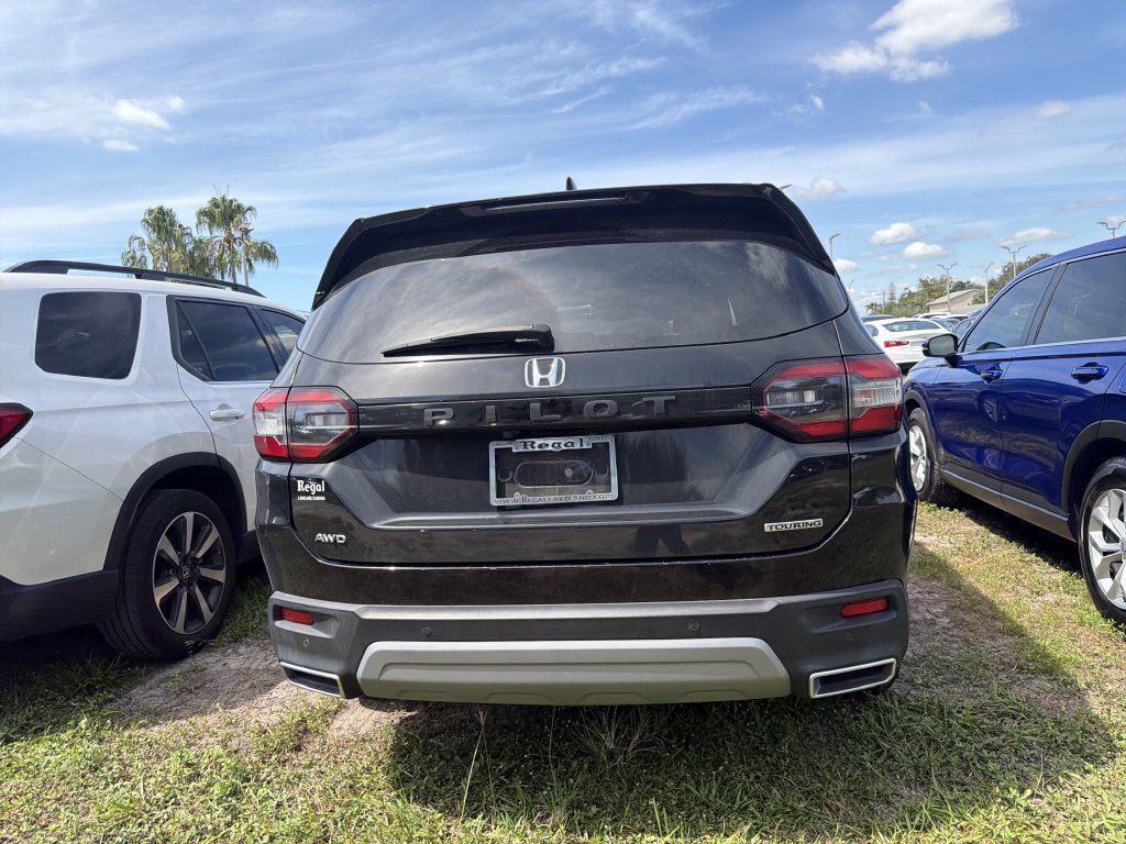 Used 2024 Honda Pilot Touring image 7
