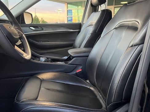 Used 2023 Jeep Grand Cherokee L Limited image 8