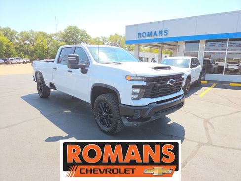 Used 2025 Chevrolet Silverado 2500 Custom w/ Custom Value Package AWD/4WD image 1