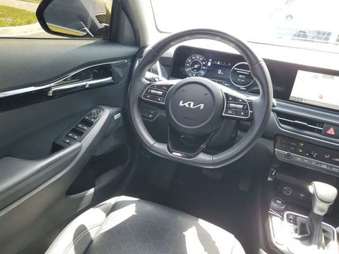 Certified 2024 Kia Seltos SX w/ SX Sunroof Package image 9