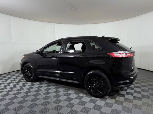 Used 2024 Ford Edge SE w/ Black Appearance Package image 3