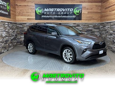 Used 2023 Toyota Highlander Limited AWD/4WD image 1