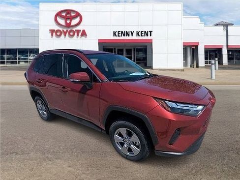 Used 2025 Toyota RAV4 XLE AWD/4WD image 1