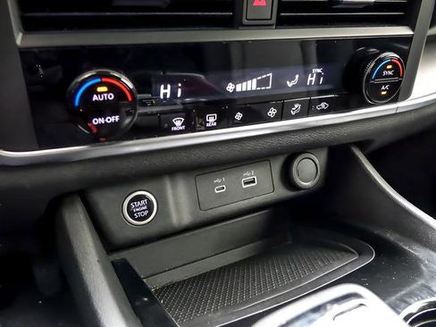 Used 2023 Nissan Rogue SV image 15