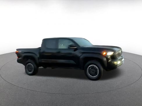 Used 2025 Toyota Tacoma SR image 2