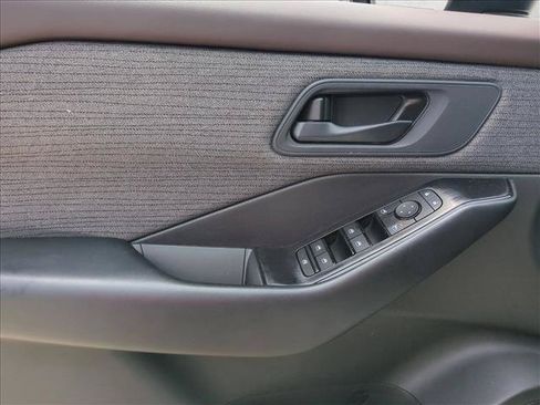 Used 2023 Nissan Rogue S FWD image 11