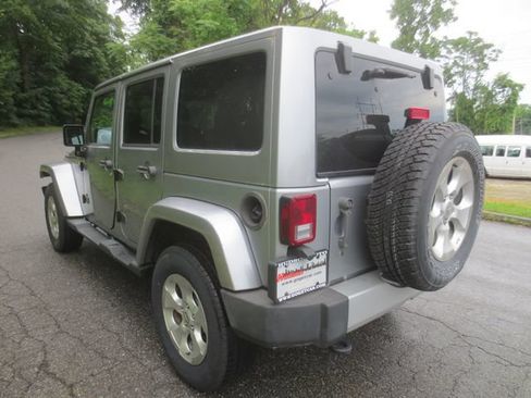 Used 2013 Jeep Wrangler Unlimited Sahara w/ Connectivity Group AWD/4WD image 5