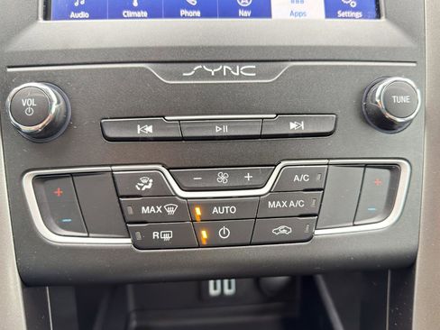 Used 2020 Ford Fusion SE image 59