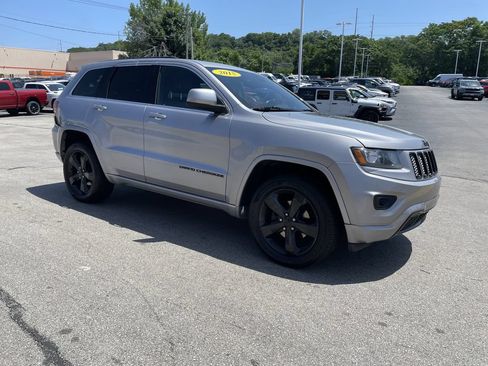 Used 2015 Jeep Grand Cherokee Altitude AWD/4WD image 6