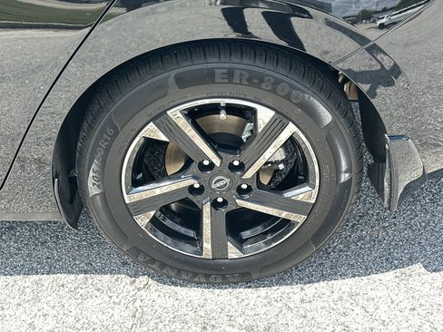 Used 2024 Nissan Sentra SV FWD image 19