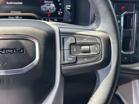 Used 2023 GMC Yukon Denali RWD image 14