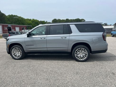 New 2026 Chevrolet Suburban RST image 3