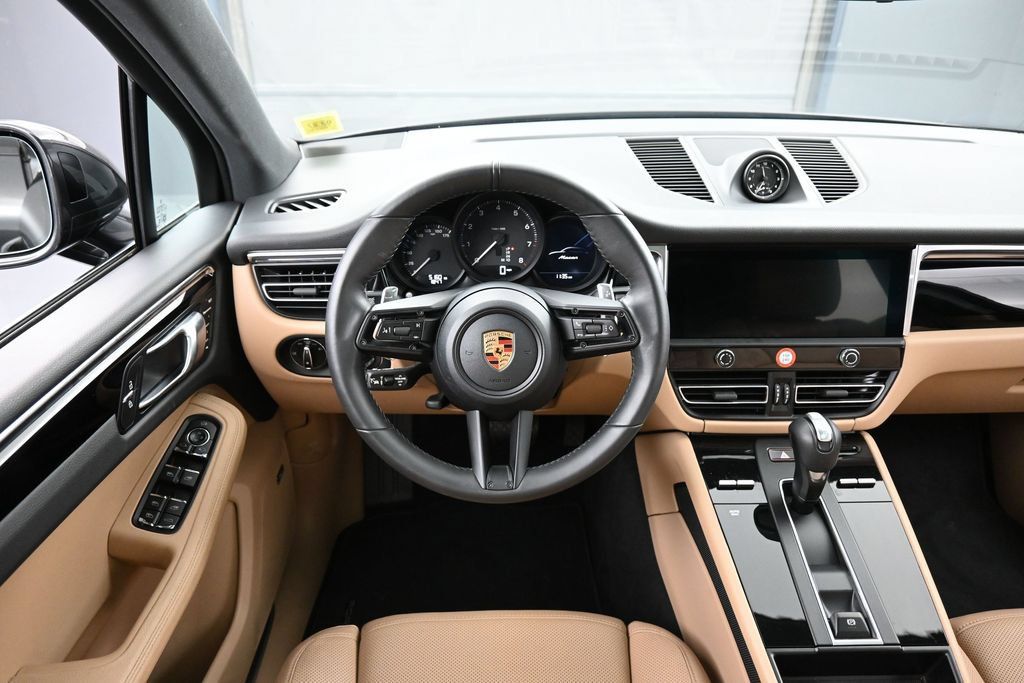 Certified 2026 Porsche Macan AWD/4WD image 18