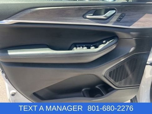 Used 2023 Jeep Grand Cherokee Limited w/ Luxury Tech Group II AWD/4WD image 22